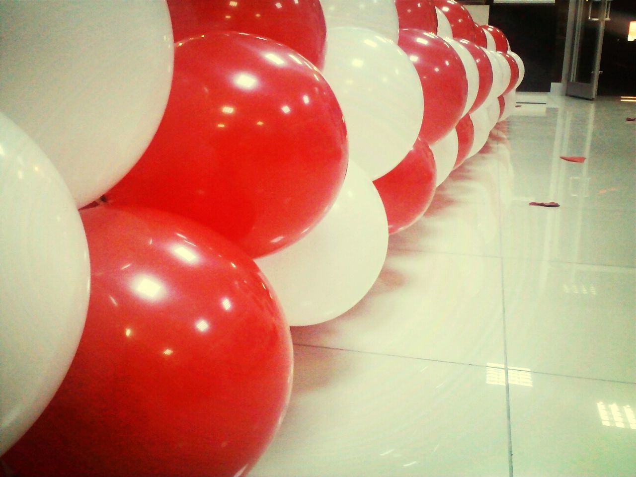 Whitebaloons