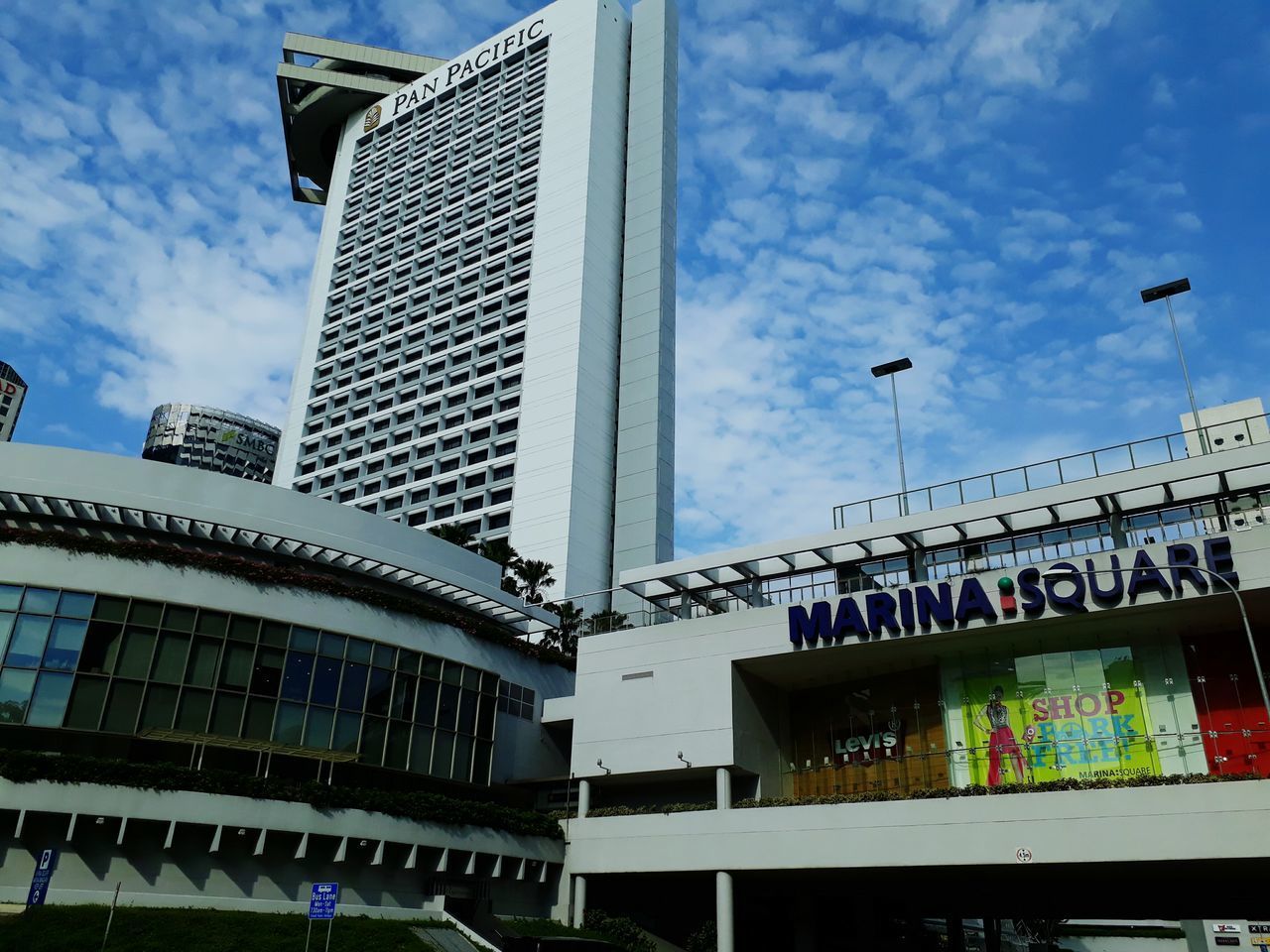 LOW ANGLE VIEW OF MODERN BUILDING AGAINST SKY