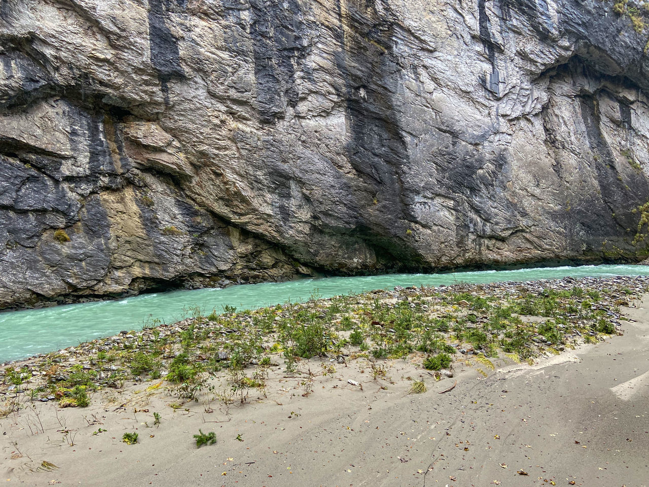 SCENIC VIEW OF SEA AGAINST ROCKY MOUNTAINS