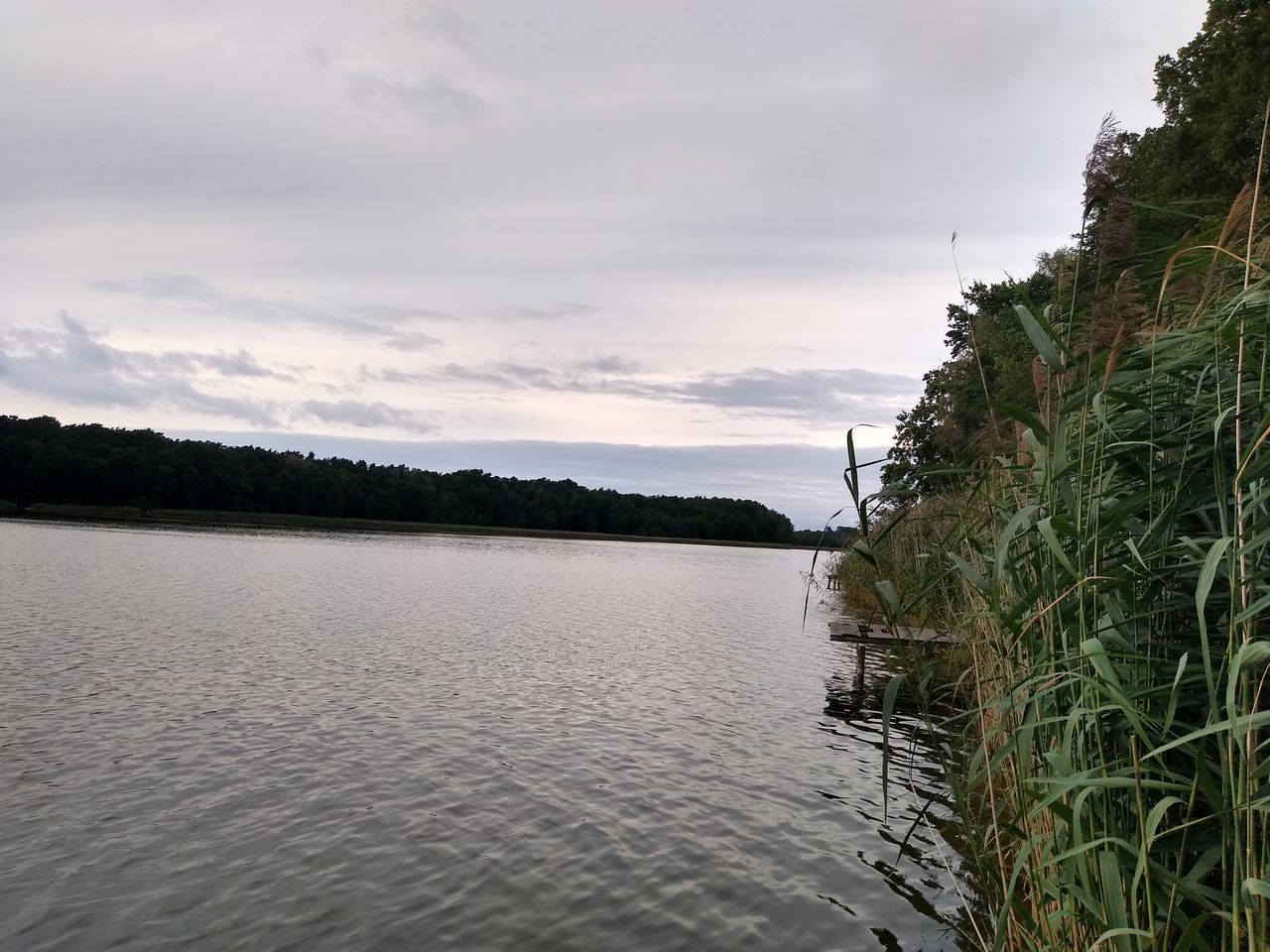 IDYLLIC SHOT OF LAKE AGAINST SKY