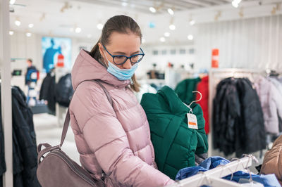 Woman wearing mask shopping at mall