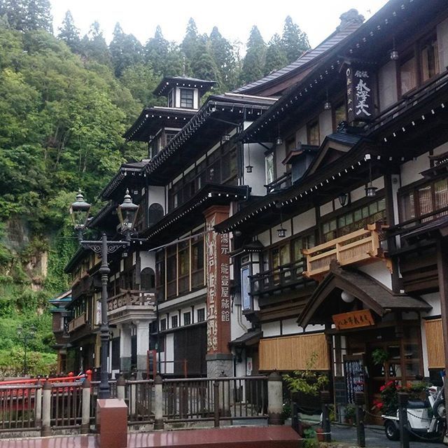 銀山温泉街