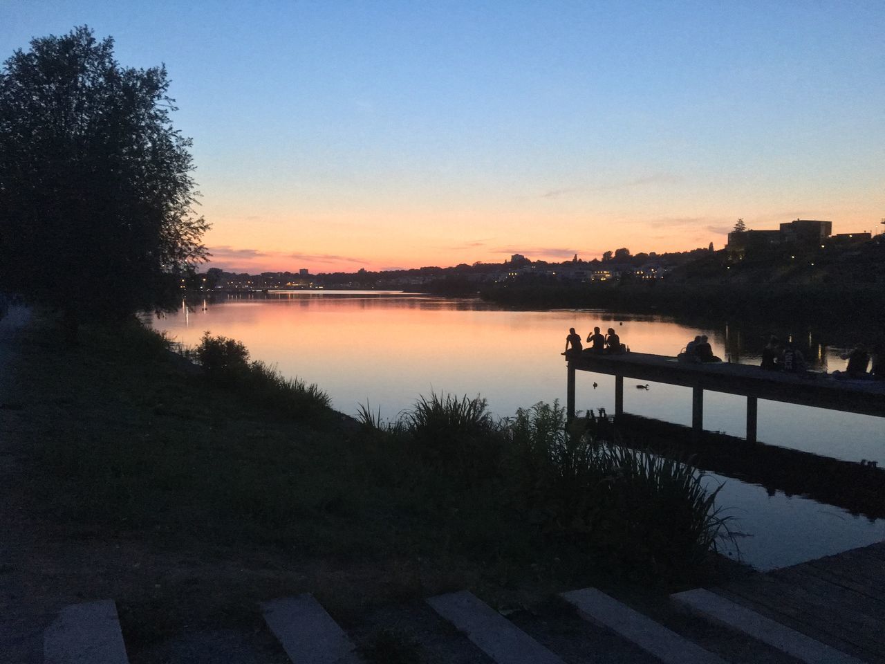 SCENIC VIEW OF LAKE AGAINST SKY AT SUNSET