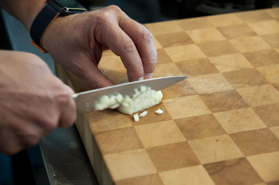 Cutting onions