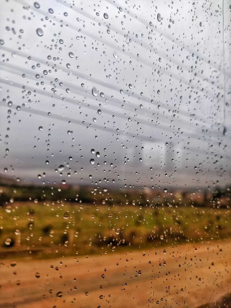 FULL FRAME SHOT OF WET GLASS WINDOW