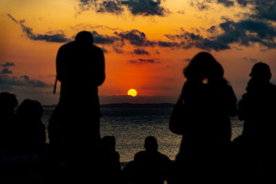 Silhouette friends at sunset