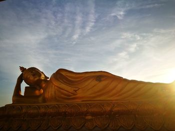 Statue against sky