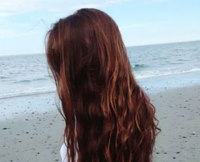 sea, horizon over water, water, beach, rear view, lifestyles, leisure activity, long hair, person, shore, sky, clear sky, tranquility, scenics, tranquil scene, nature, vacations, standing