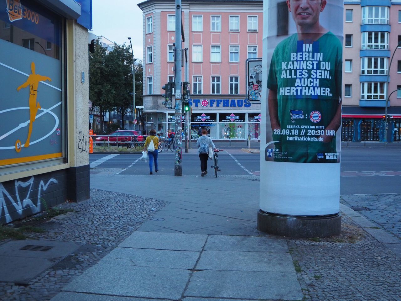 PEOPLE ON SIDEWALK BY STREET