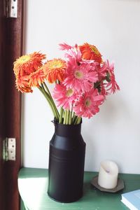 Close-up of pink flowers in vase