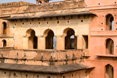 Beautiful view of orchha palace fort, raja mahal and chaturbhuj temple from jahangir mahal, orchha