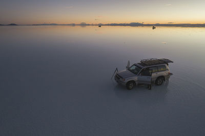 Car and it reflection over uyuni salar