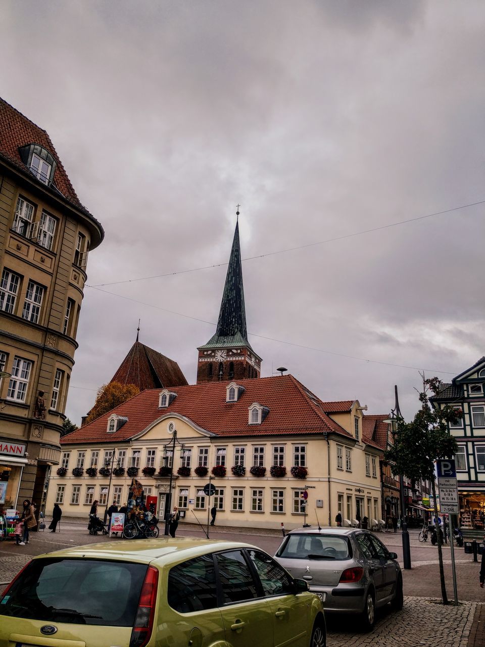 BUILDINGS AGAINST SKY IN CITY