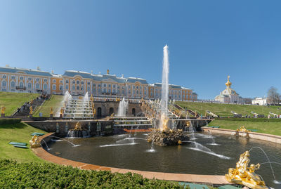 Peterhof palace. fountain of the grand cascade