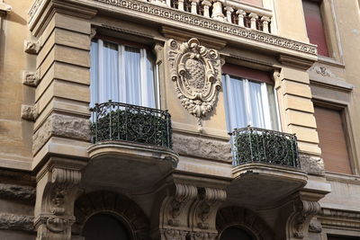 Low angle view of statue against historic building