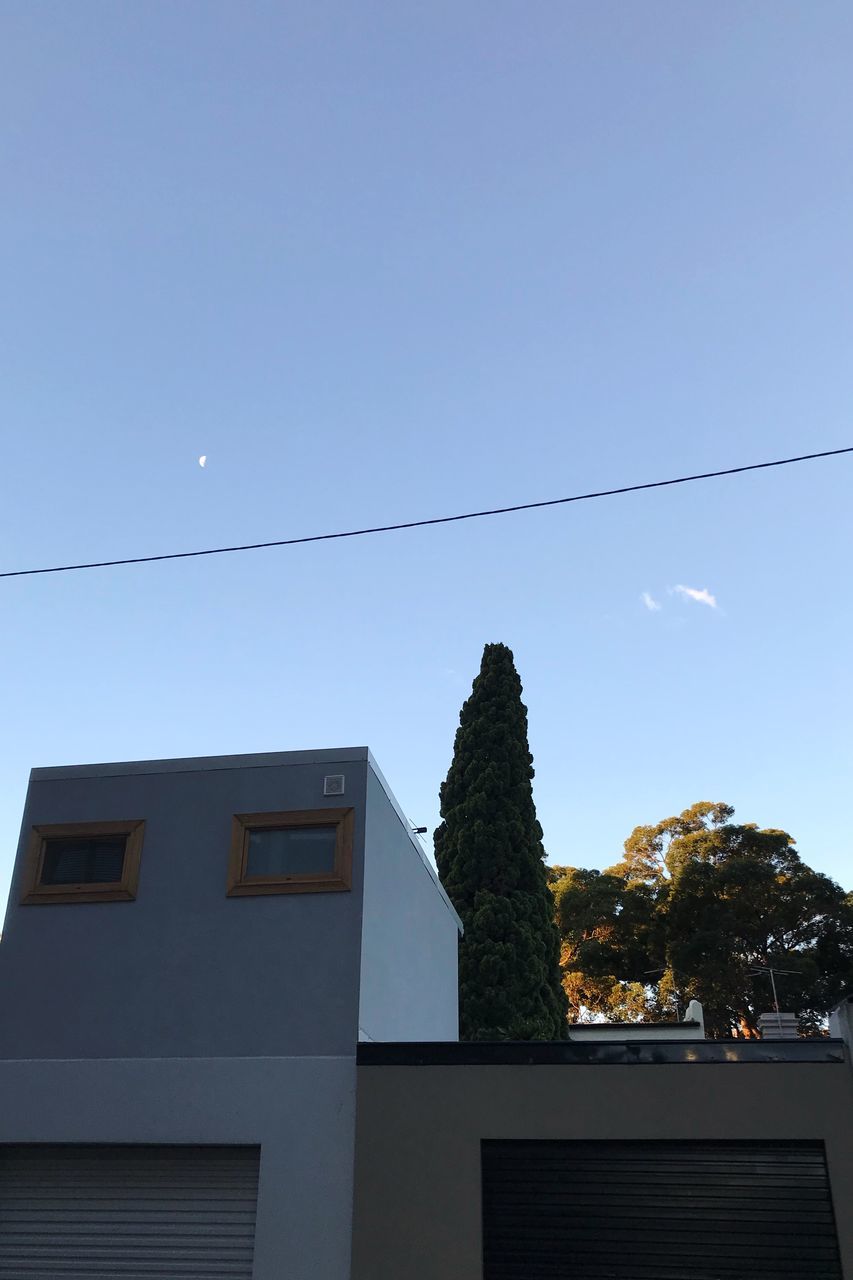 LOW ANGLE VIEW OF BUILDINGS IN CITY AGAINST CLEAR SKY