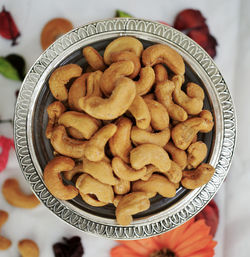 Close-up of cashews in bowl on table