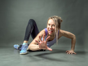 Portrait of young woman sitting on floor