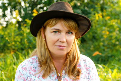 Portrait of young woman wearing hat
