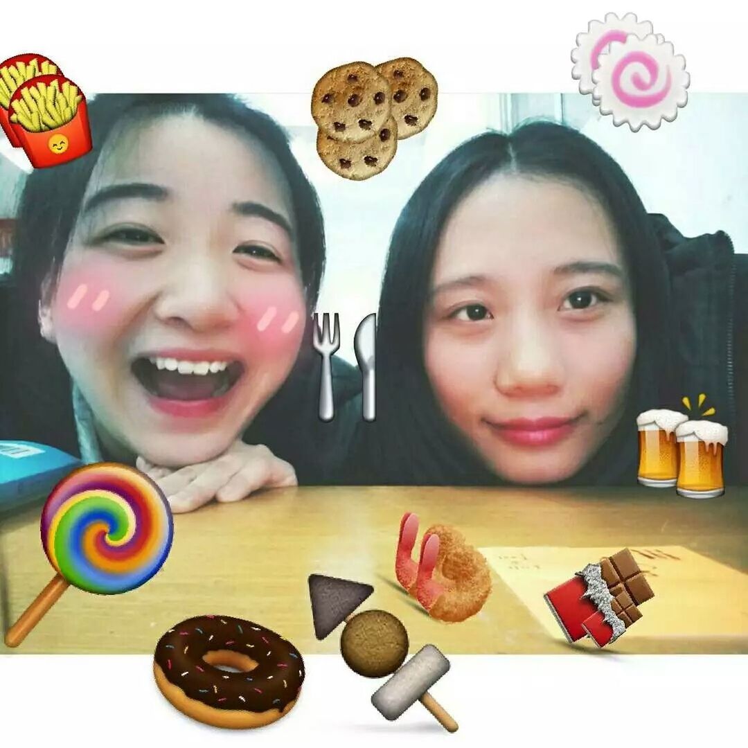 PORTRAIT OF SMILING GIRL WITH ICE CREAM IN PLATE