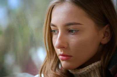 Close-up of thoughtful young woman looking away