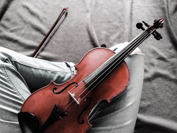 Midsection of man playing guitar