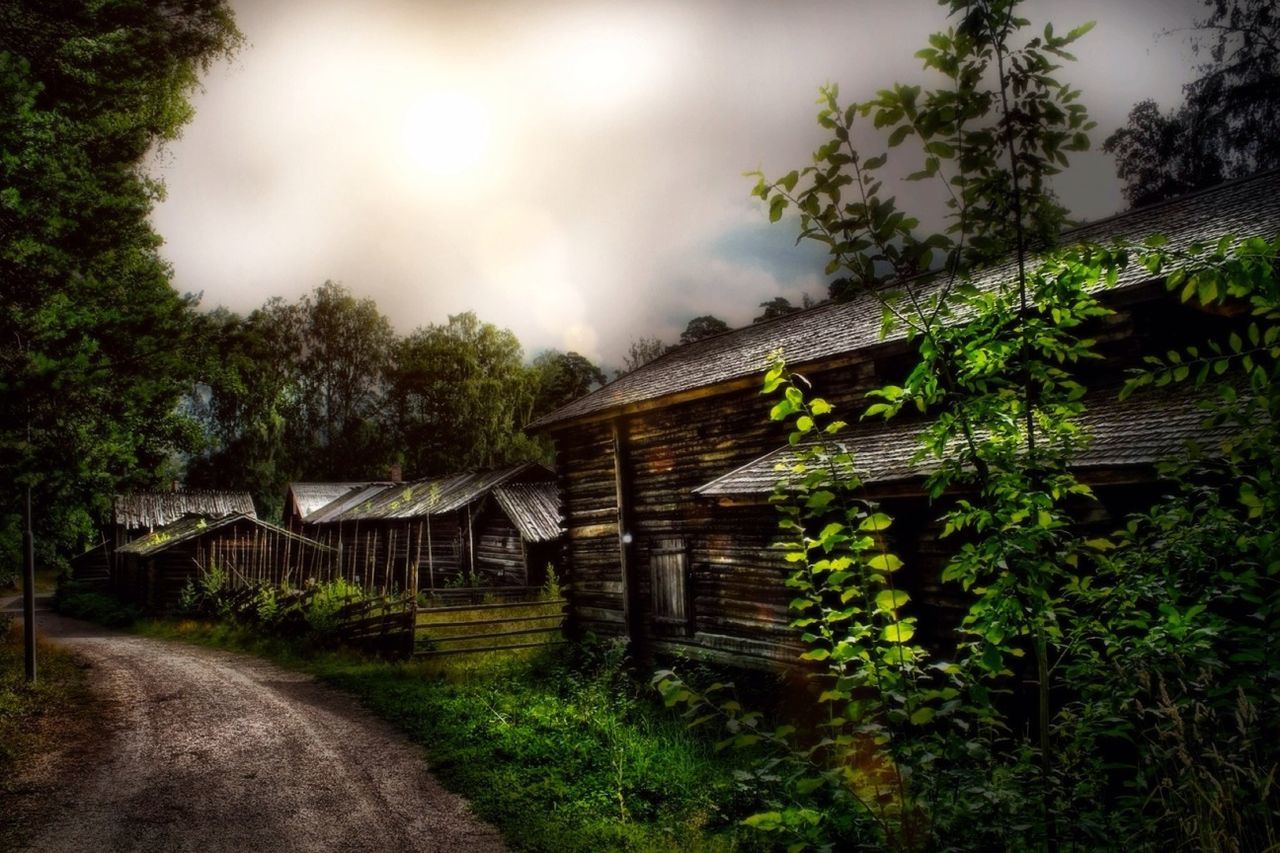 architecture, built structure, building exterior, sky, tree, house, cloud - sky, the way forward, plant, growth, cloudy, outdoors, residential structure, no people, overcast, nature, day, green color, connection, cloud