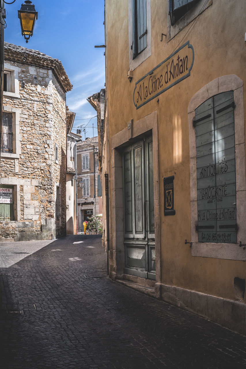 STREET BY BUILDINGS IN CITY