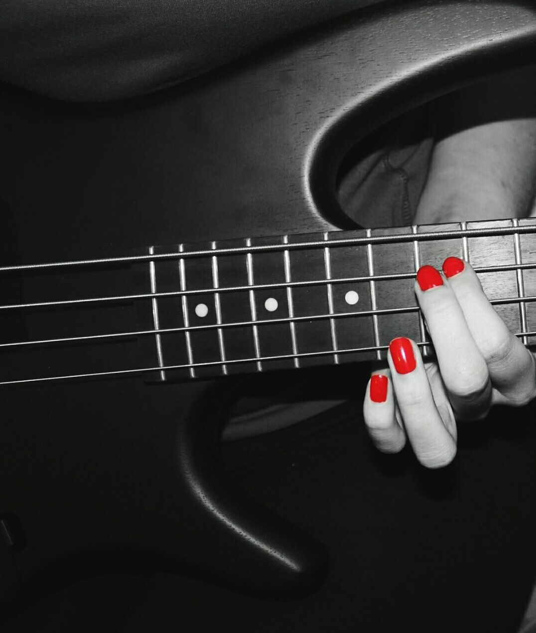 CLOSE-UP OF HAND ON THE GUITAR