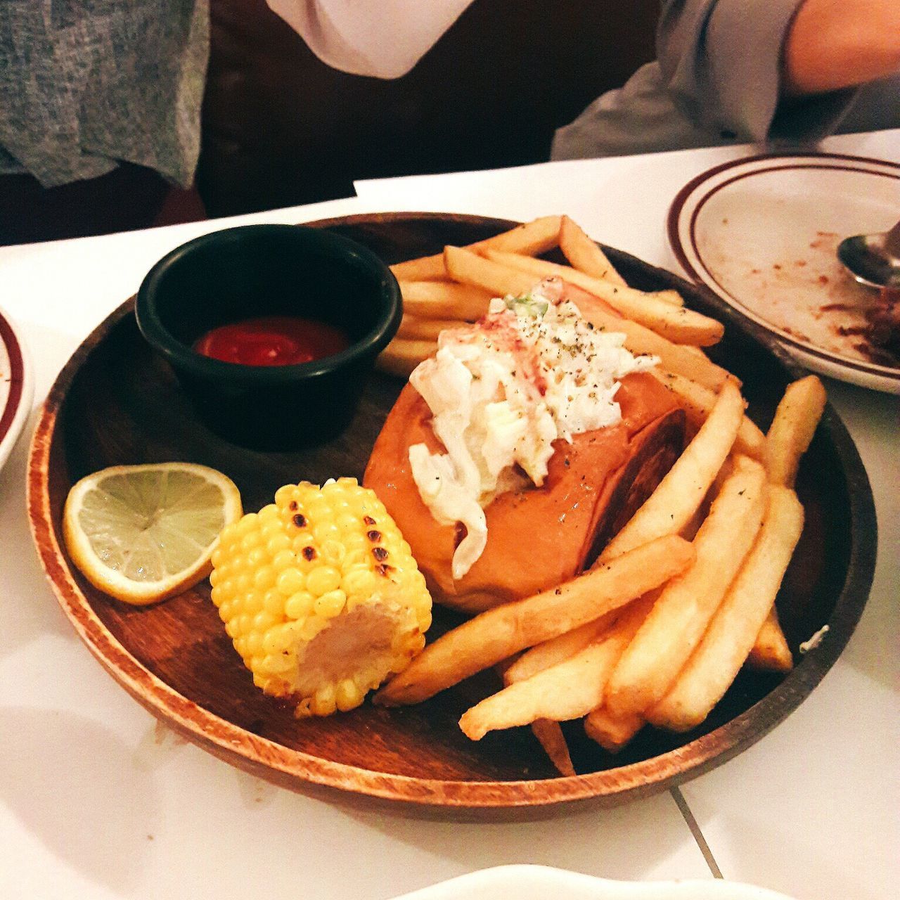 HIGH ANGLE VIEW OF FOOD SERVED IN PLATE