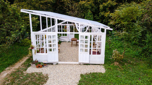 Diy greenhouse or farmhouse using old windows and doors for extend your growing season. 