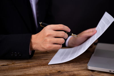 Close-up of woman hand holding paper