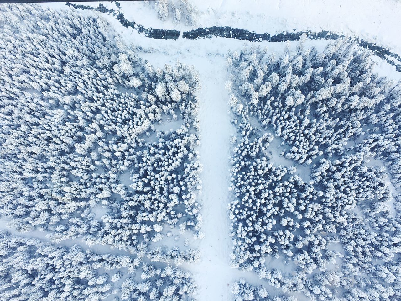 CLOSE-UP OF SNOW ON WINDOW