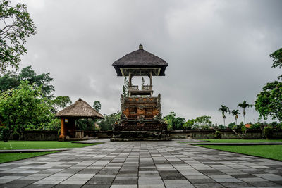 View of temple building against sky