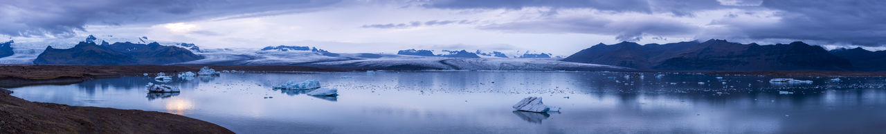 Panorama view of ice floe in glacier lake, jökulsarlon, iceland