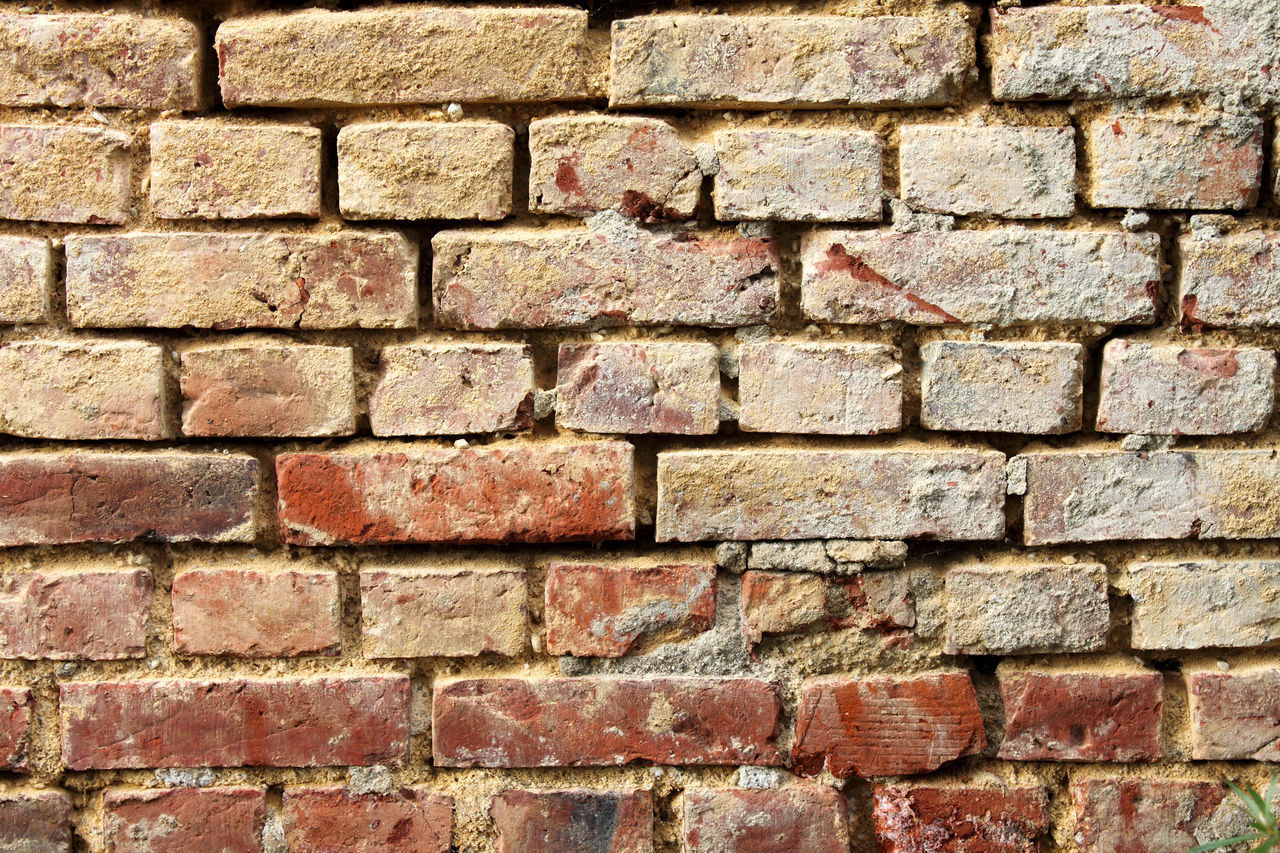 FULL FRAME SHOT OF BRICK WALL WITH RED WALLS