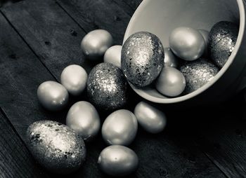 Glitter eggs in black and white