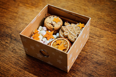 Christmas homemade sweet hampers. christmas sweet gift box. festive treats gift hamper idea for