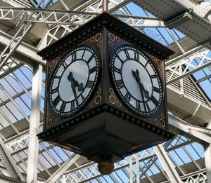 The station clock at glasgow central station