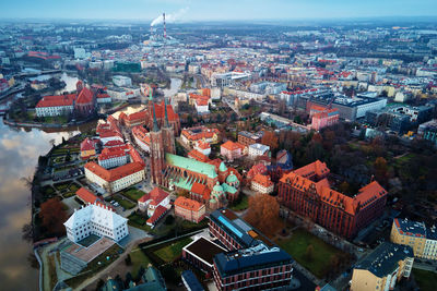 Wroclaw cityscape with view on tumski island.