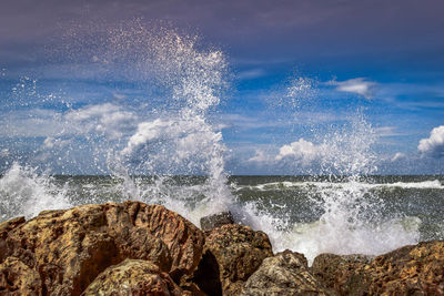 Waves splashing on rocks