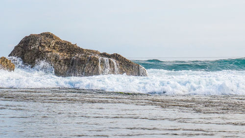 waves crashing