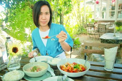 Full length of woman eating food