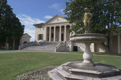 Statue of historic building against sky