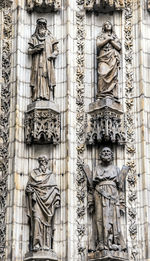 Statue of statues in building