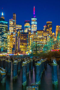 Night view of new york skyline taken from brooklyn bridge park