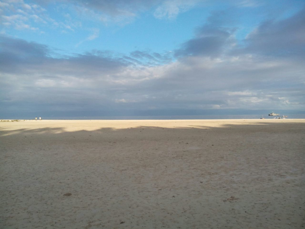 beach, sand, sea, sky, shore, horizon over water, tranquility, tranquil scene, scenics, beauty in nature, water, cloud - sky, nature, cloud, idyllic, coastline, cloudy, remote, incidental people, outdoors