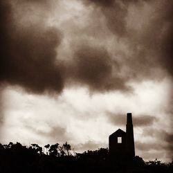 Low angle view of cloudy sky