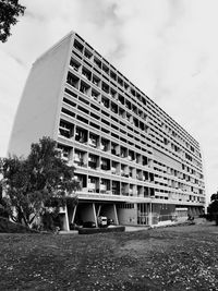 Le corbusierhaus - berlin 2020 / bw / vertikales panorama