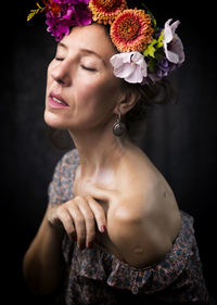 Woman with flowers on her head recalling the style of frida iii